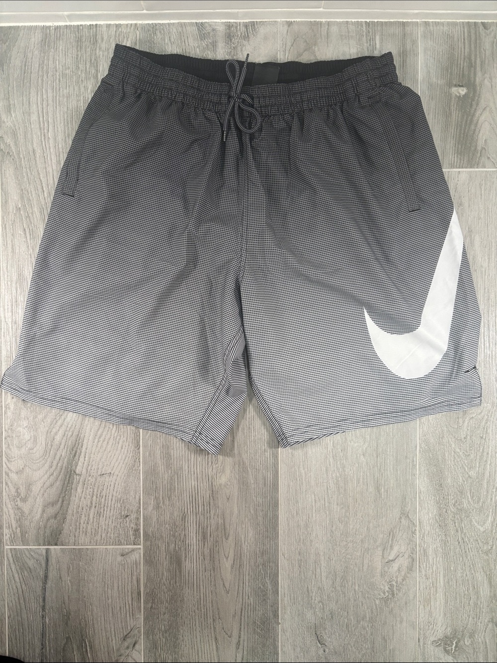 Nike Swim Trunks XL Mens 9 Inseam Digi Swoosh Ombre Gradient Board Shorts